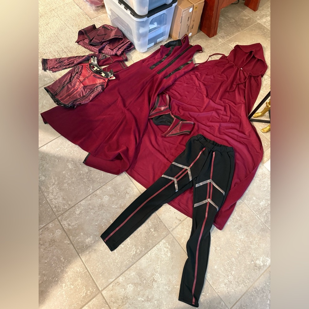 The Scarlet Witch Cosplay size xs with crown Wanda Maximoff Marvel - Picture 4 of 10